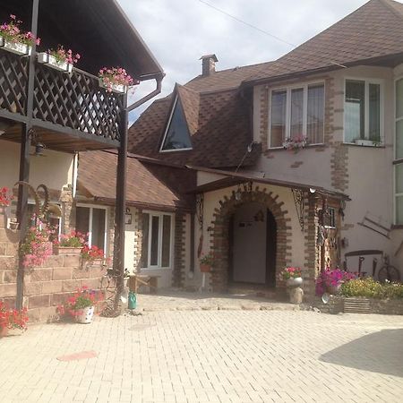 Argo Guest House Karakol Exterior photo