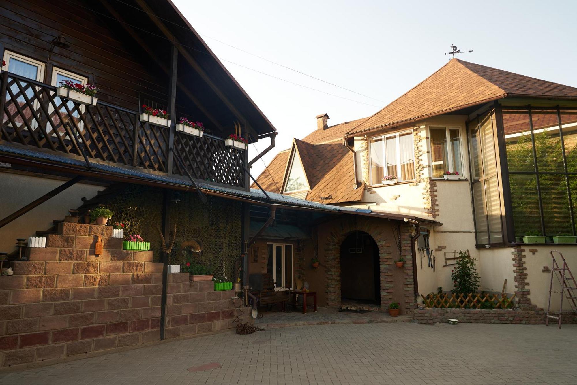 Argo Guest House Karakol Exterior photo