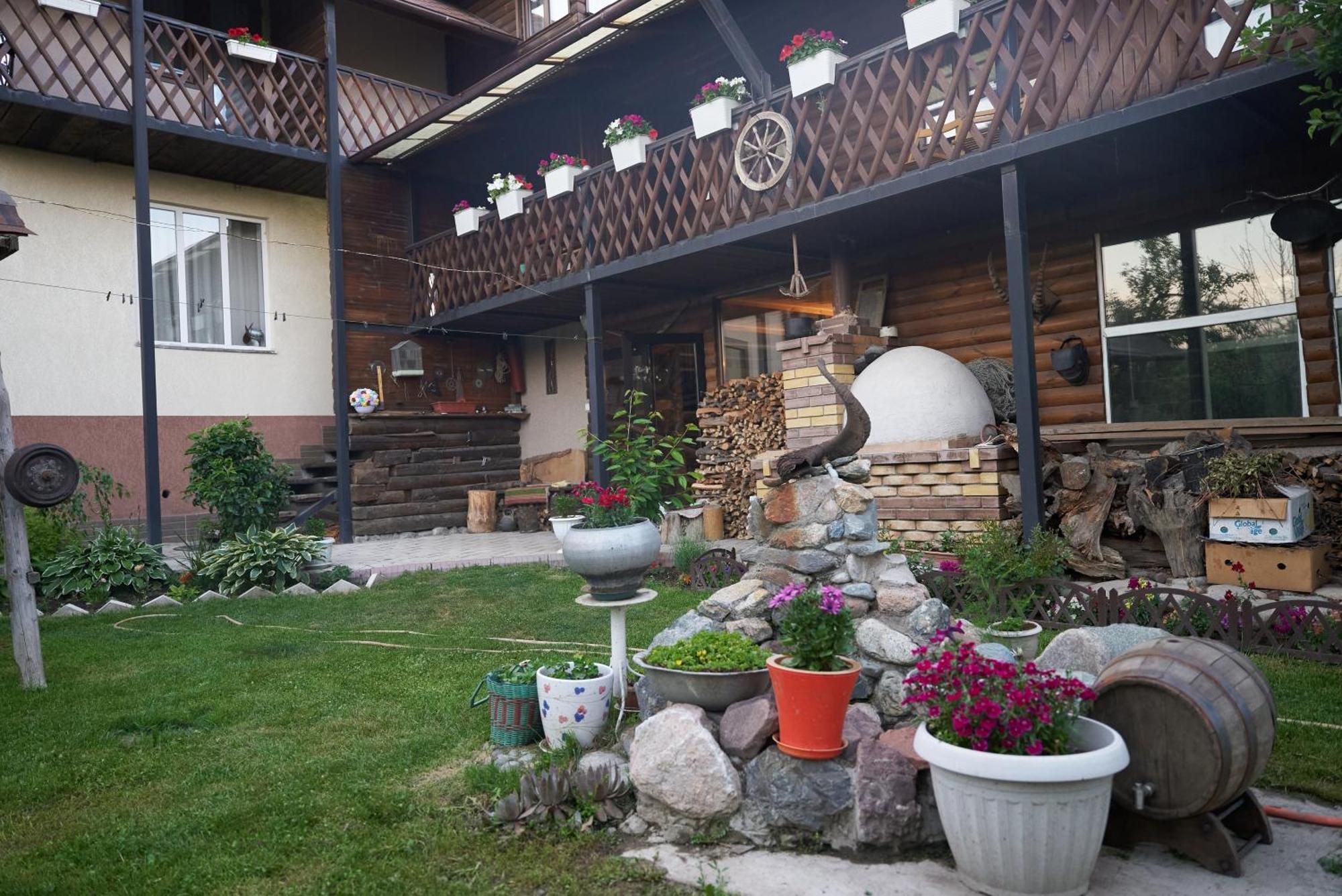 Argo Guest House Karakol Exterior photo