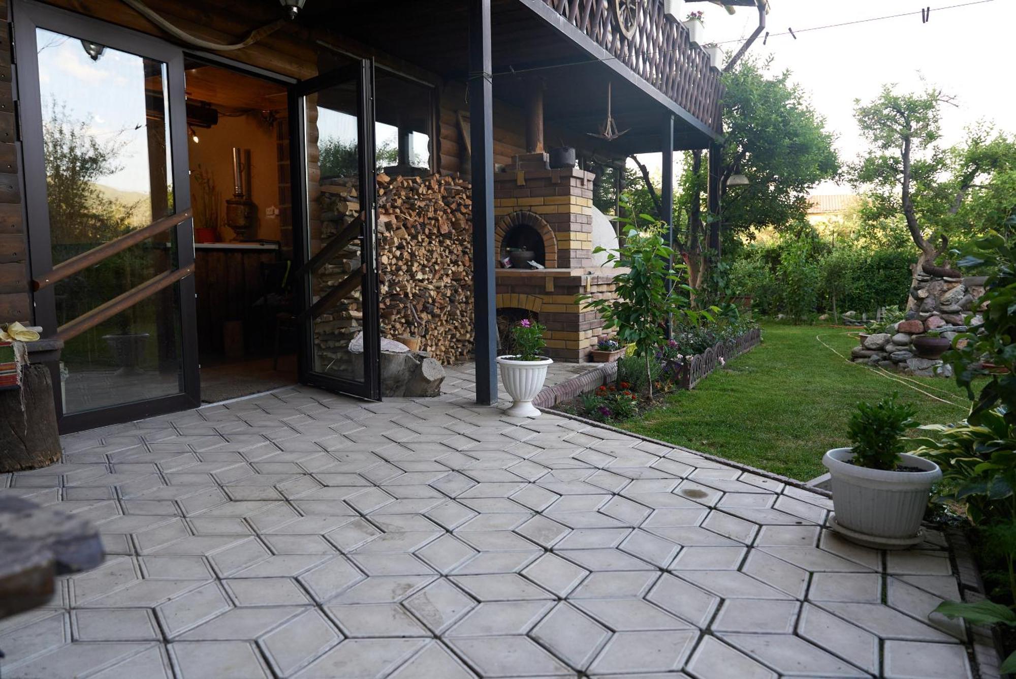 Argo Guest House Karakol Exterior photo